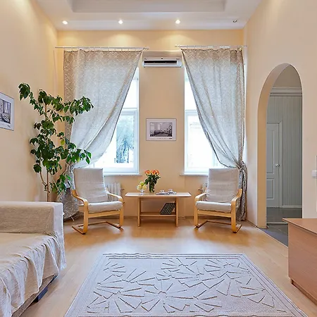 Lenina Hotel *